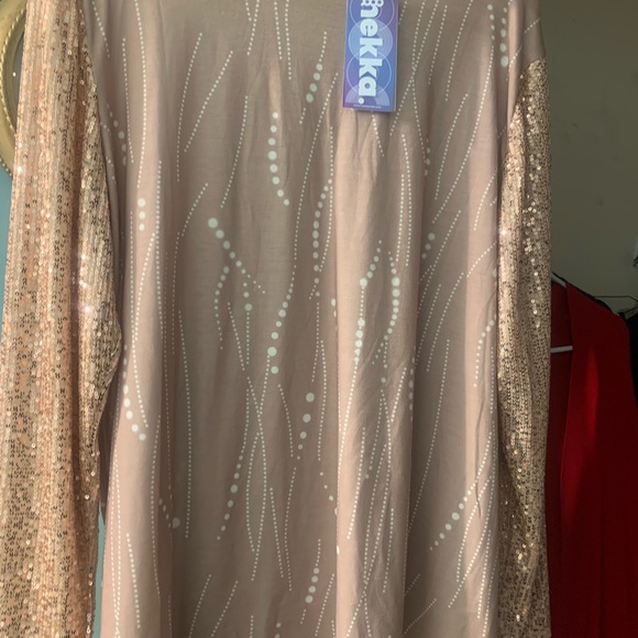 Top - Picture 2 of 2